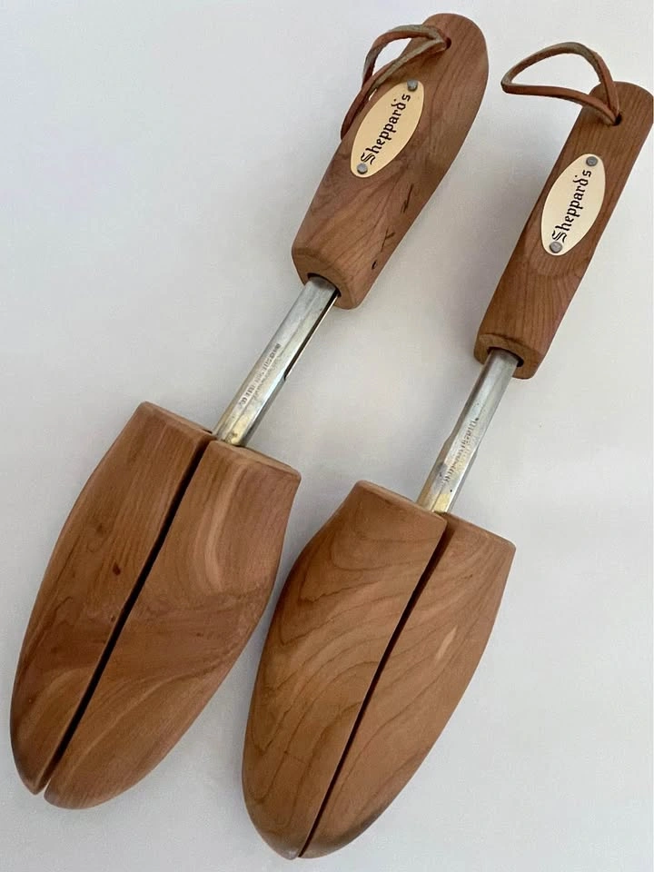 Sheppard's Cedar Shoe Trees Size S