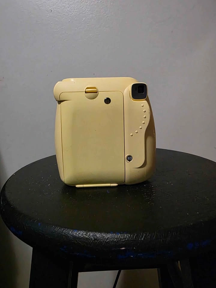 Fujifilm Instax Mini 8 Instant Camera – Cream/Yellow - photo 2