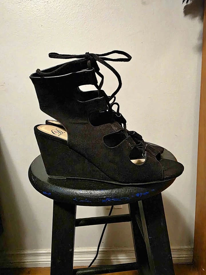 Black Lace-Up Wedge Sandals – Women’s Size 8