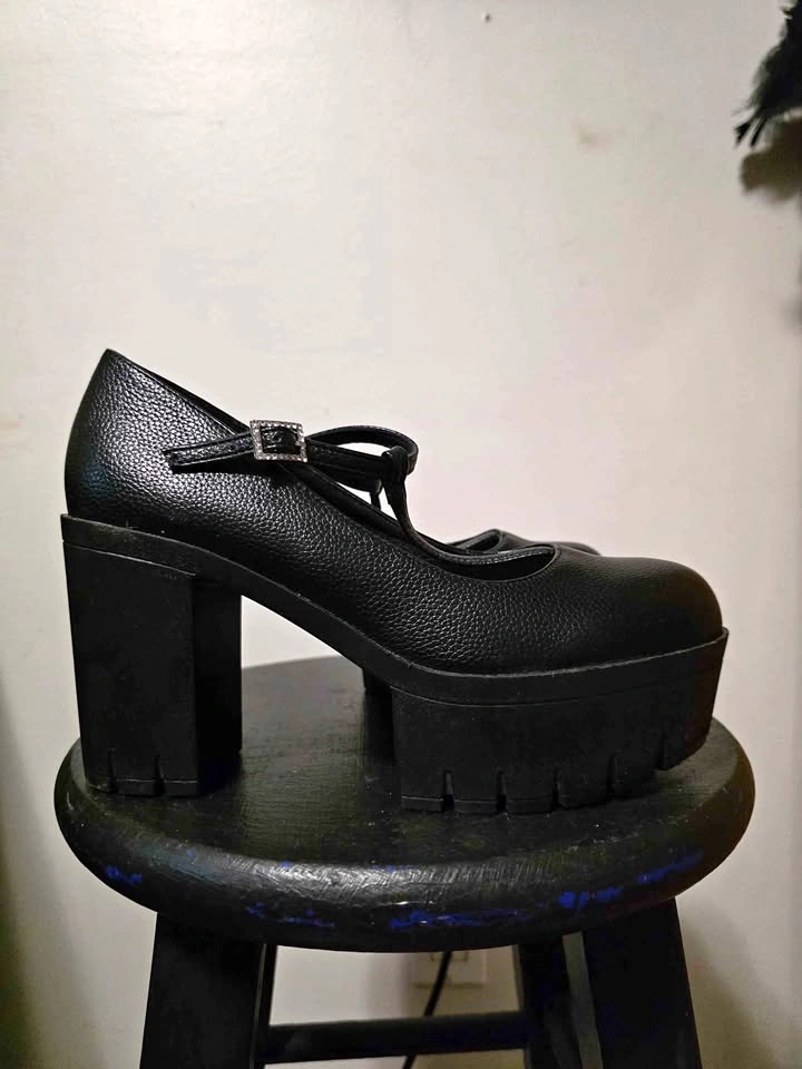 Black Chunky Platform Mary Jane Heels – Women’s Size 8