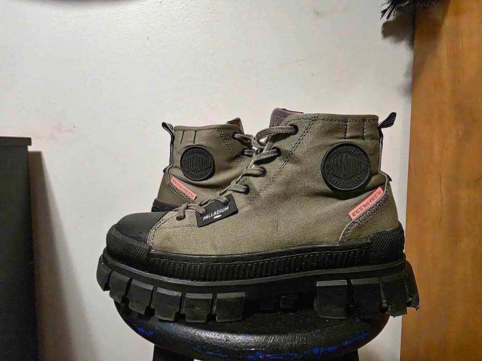 Palladium Chunky Platform Boots – Women’s Size 8