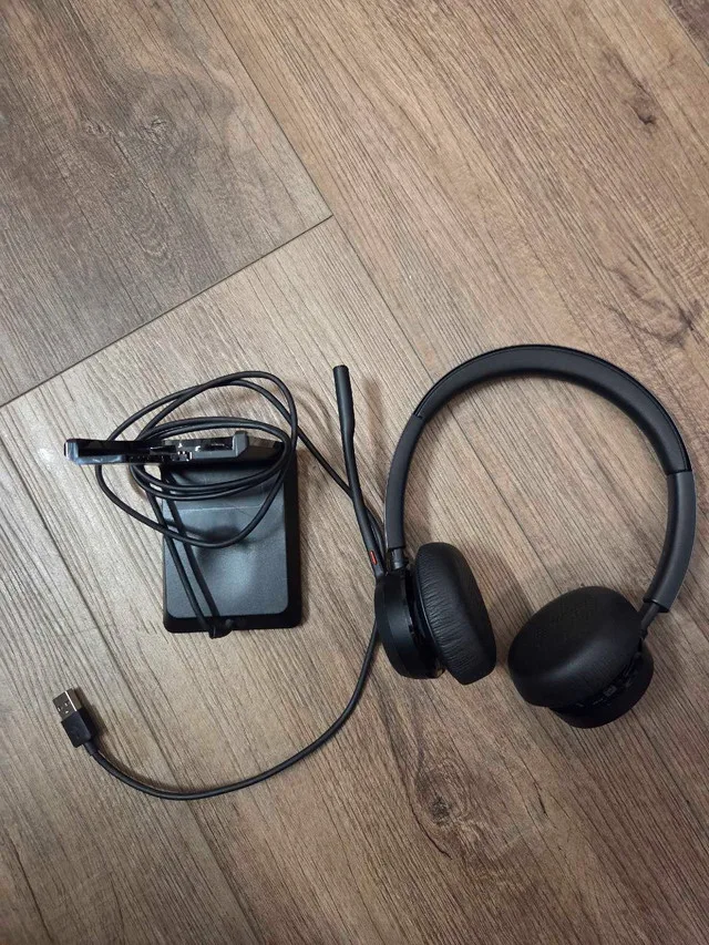 Plantronics Voyager Focus 2 Headset thumbnail