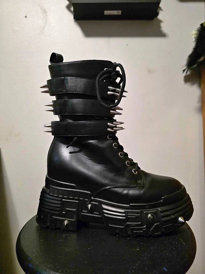 Black Platform Spiked Goth Boots – Size 8.5 but small