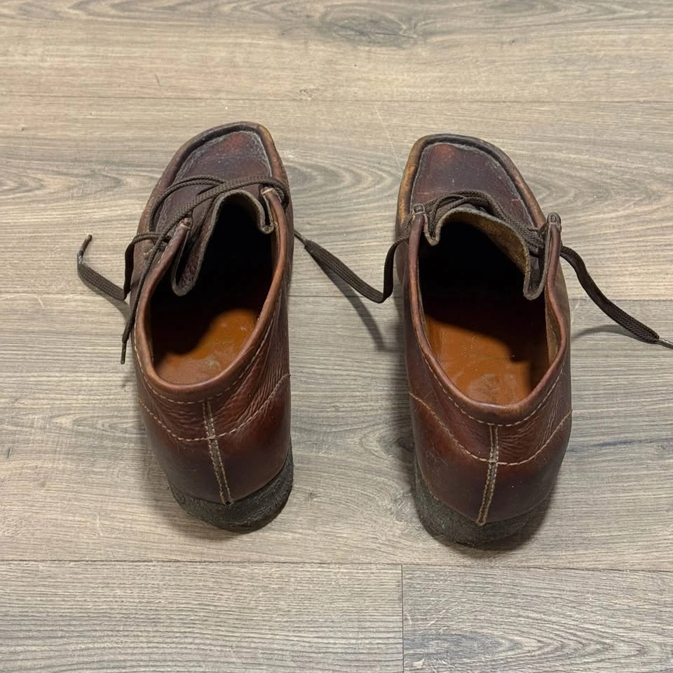 Clarks Wallabee shoes- size is men’s US 10 - photo 4