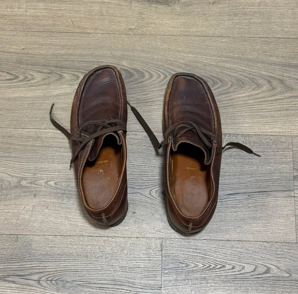 Clarks Wallabee shoes- size is men’s US 10 - photo 5