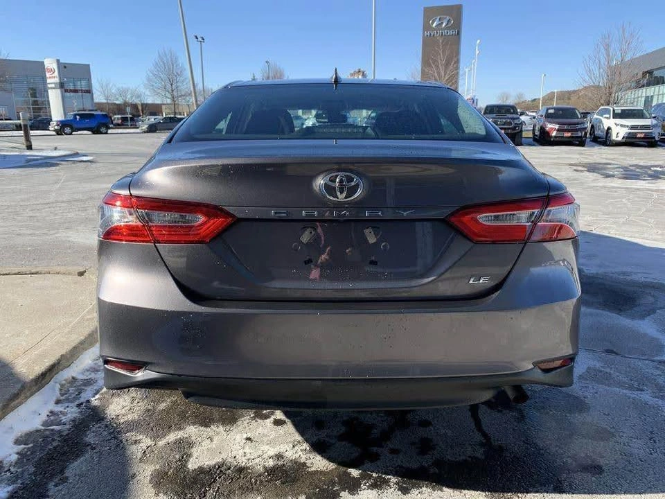 2019 Toyota Camry - photo 2