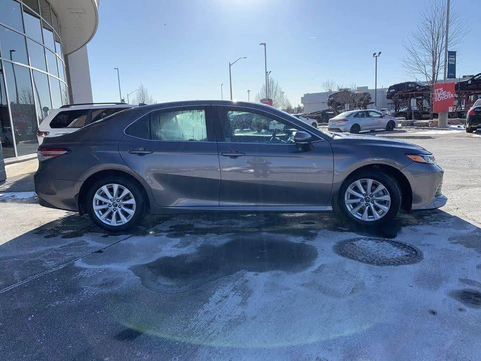 2019 Toyota Camry - photo 3