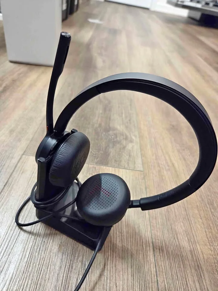 Plantronics headset - voyager focus 2 thumbnail