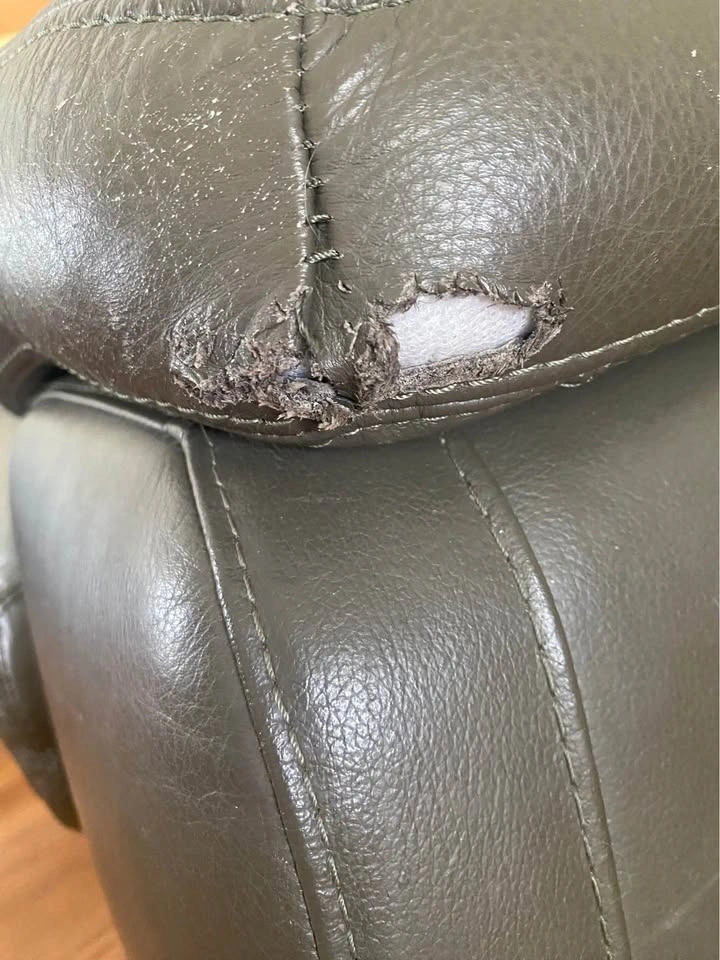 Leather love seat. Quality Simon Li design fine furniture. - photo 2