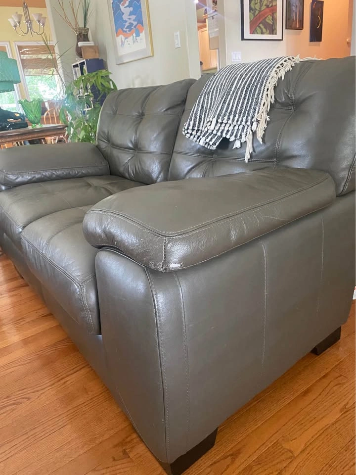 Leather love seat. Quality Simon Li design fine furniture. - photo 3