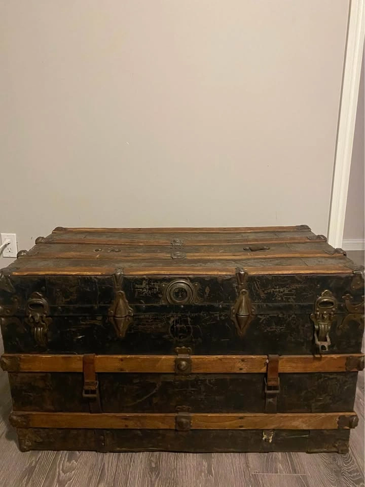 Antique steamer trunk - photo 3