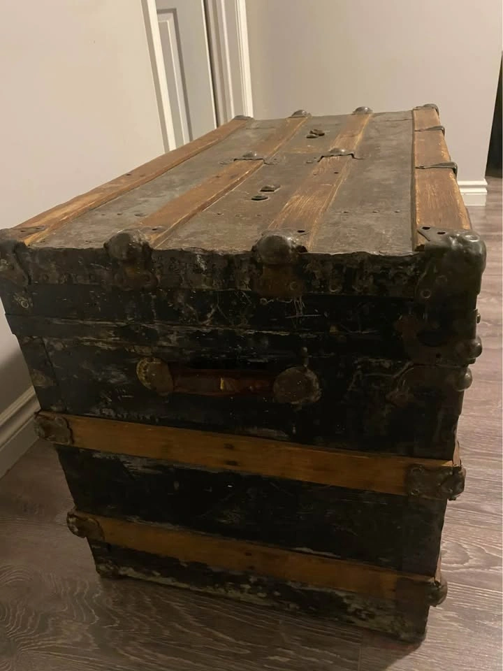 Antique steamer trunk - photo 4