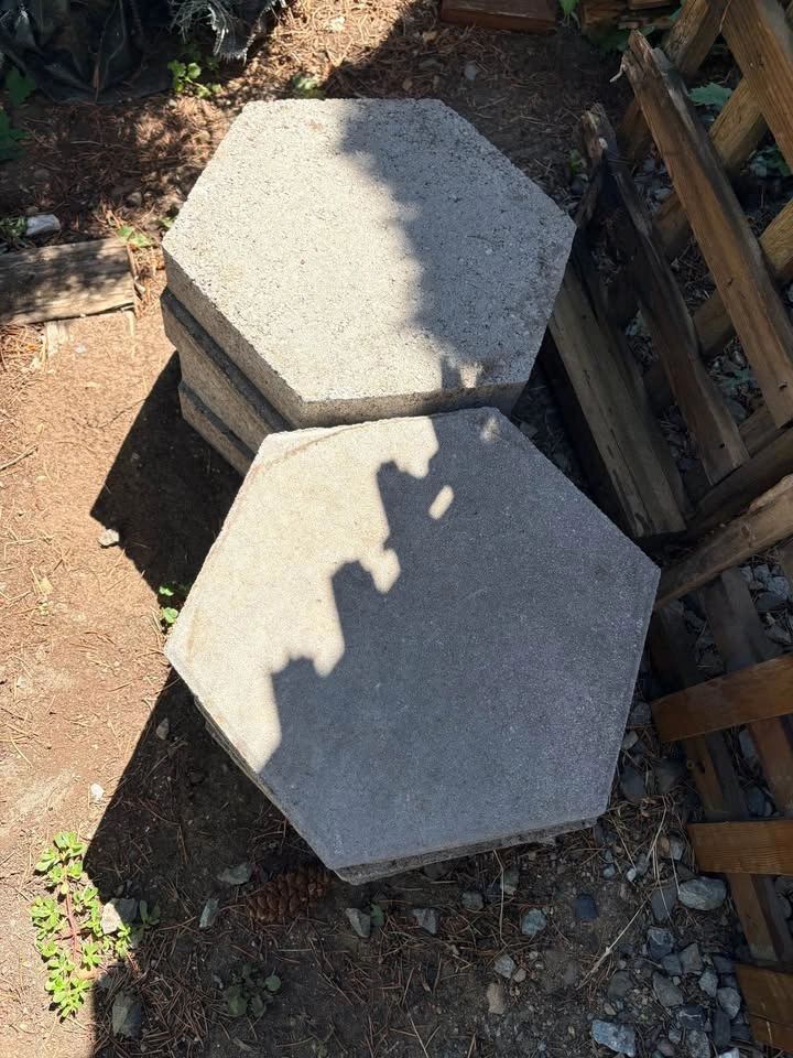 Hexagon Concrete Bricks Stepping Stones x 8 - photo 2