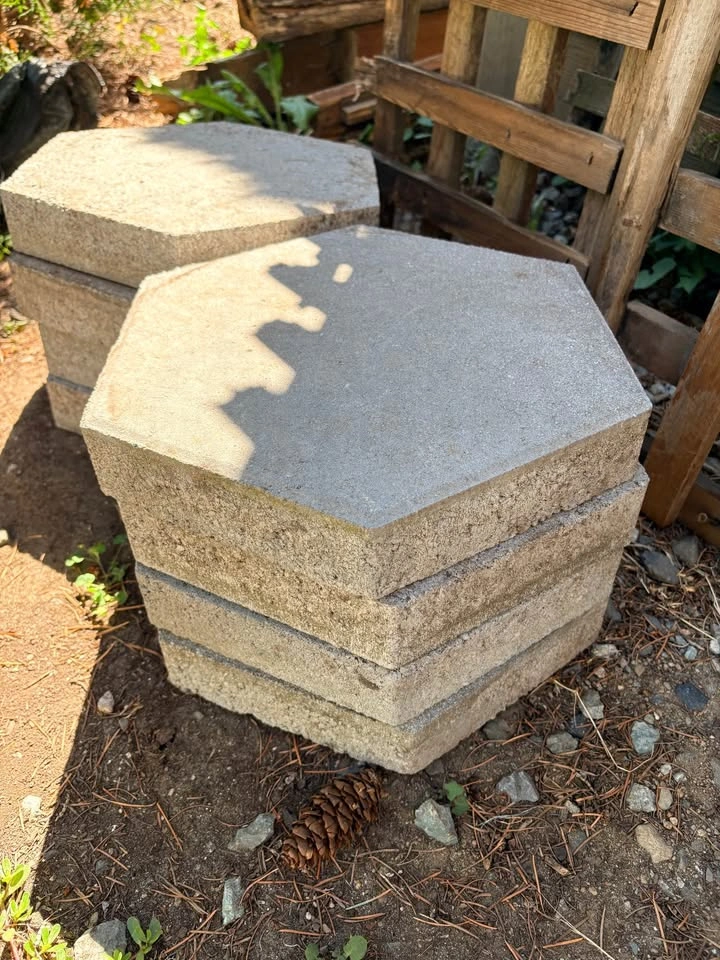 Hexagon Concrete Bricks Stepping Stones x 8 - photo 3