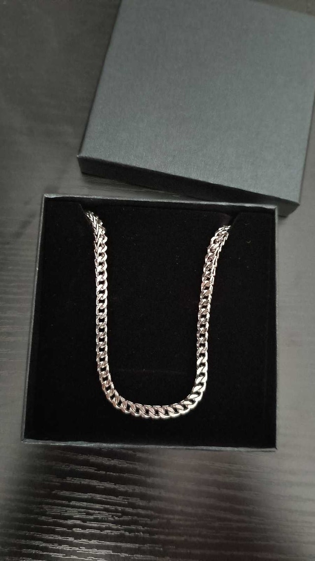 925 sterling silver chain (measurements in description)