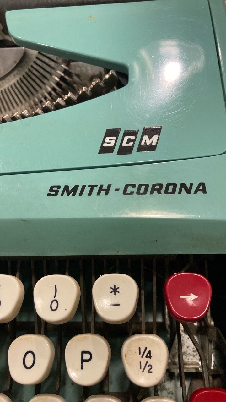 Smith-Corona Vintage Portable Typewriter - photo 2