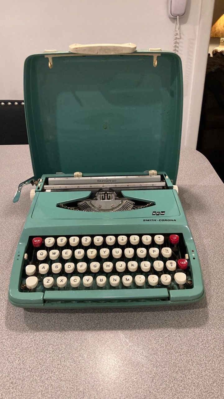 Smith-Corona Vintage Portable Typewriter - photo 4