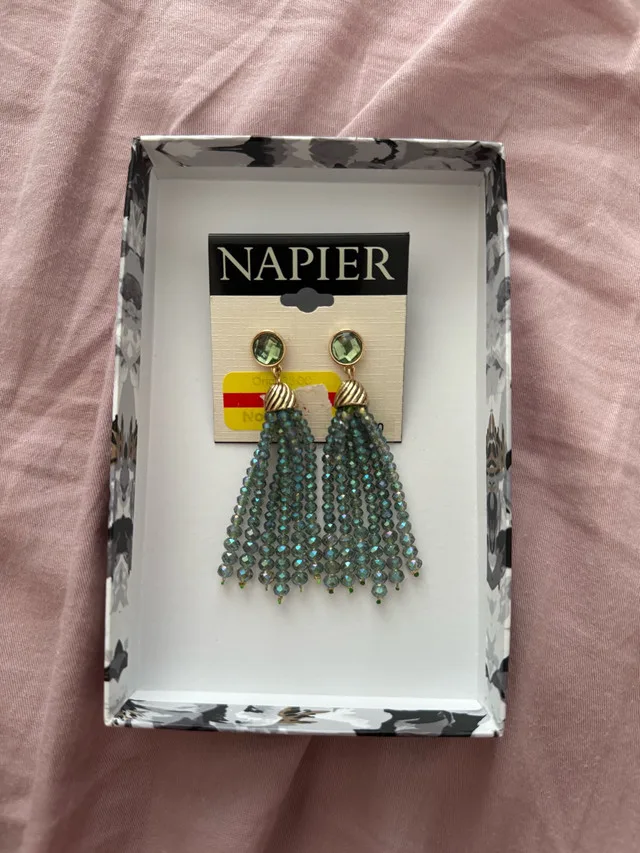 Earrings thumbnail