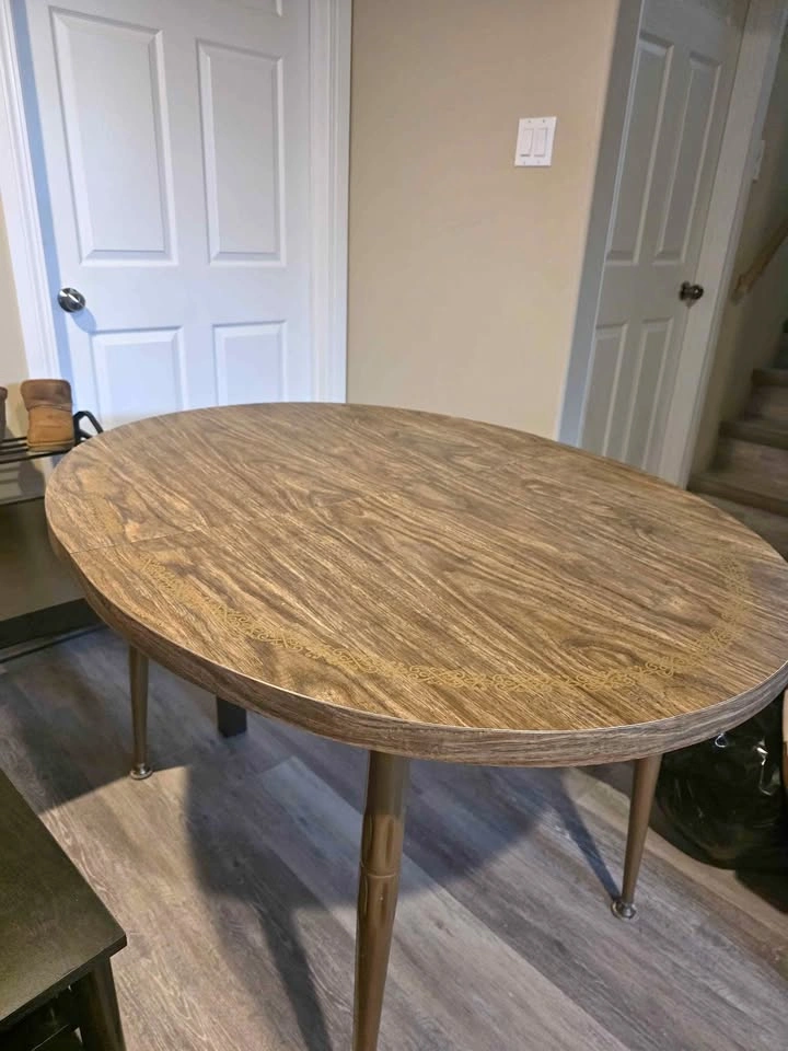 Round Wooden Dining Table – Good Condition