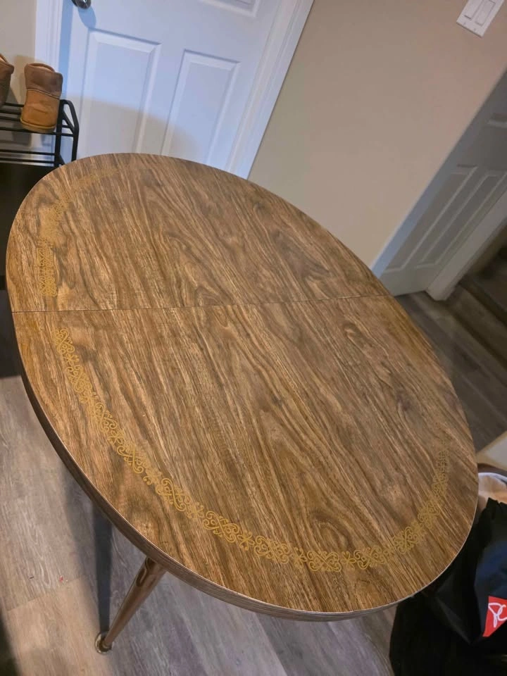 Round Wooden Dining Table – Good Condition - photo 2