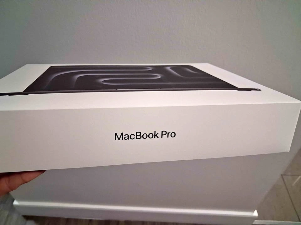 (BOX ONLY) Macbook Pro M5