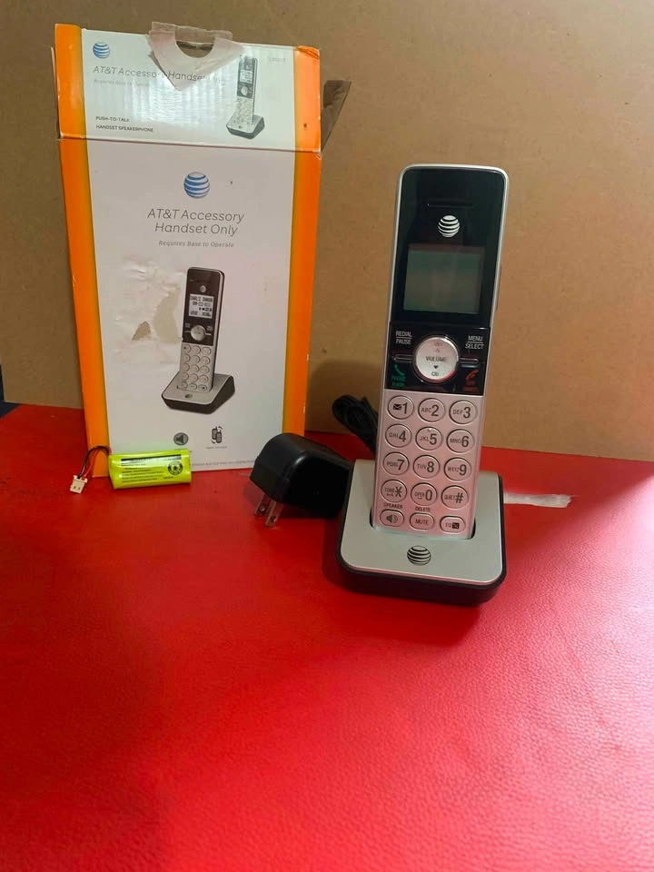 AT&T CL80103 Cordless Phone Expansion Handset w/ Base - photo 4