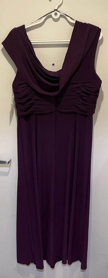 Women’s plus size eggplant colour dress - photo 2