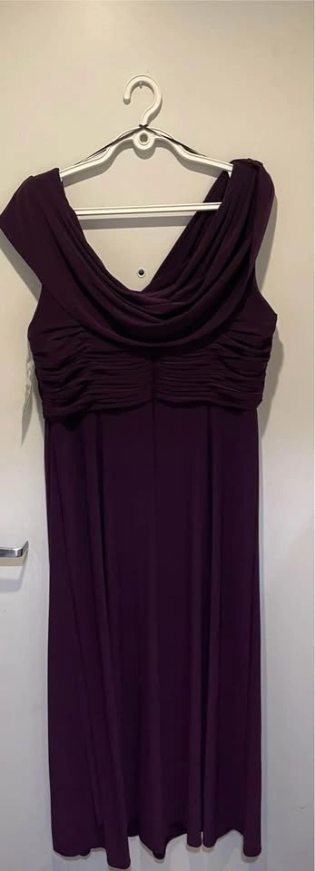 Women’s plus size eggplant colour dress - photo 5