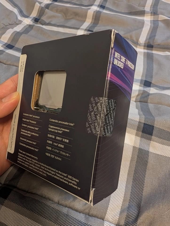 Brand New Intel Core i7-9700K CPU (8 Cores) - Sealed - photo 2
