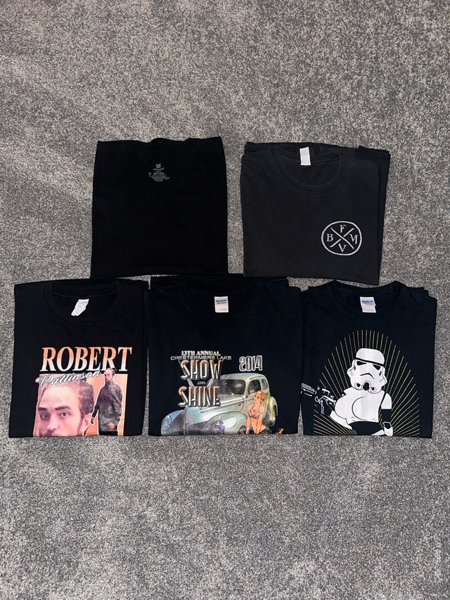 5$ T shirts sizes range from M to L