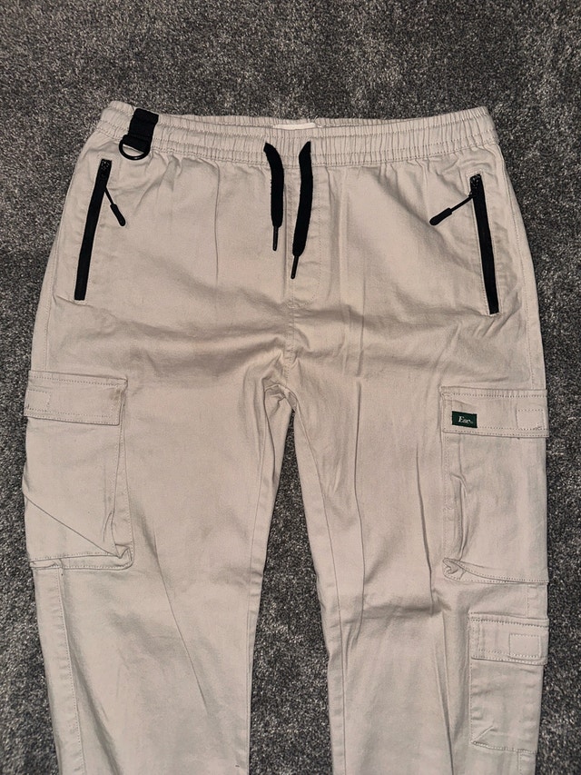 men’s stone cargo pants size XL fits like a large - photo 2