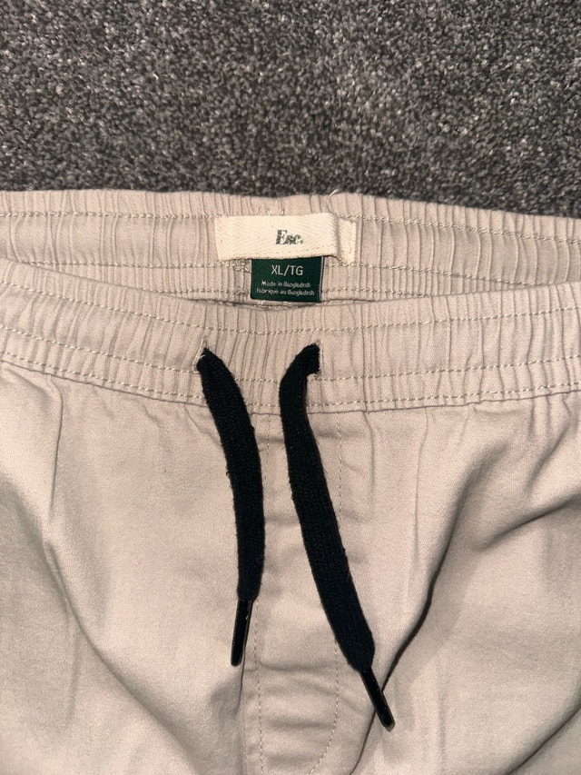 men’s stone cargo pants size XL fits like a large - photo 3