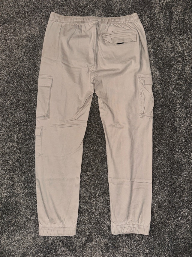 men’s stone cargo pants size XL fits like a large - photo 4