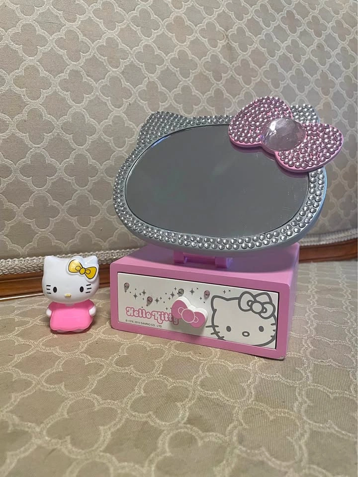 Hello Kitty mirror