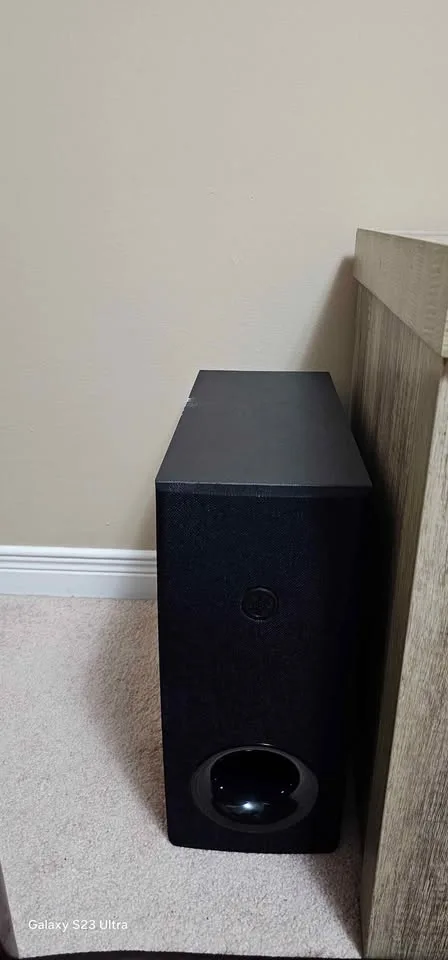 Hisense 55" 4K ULED TV + Yamaha Soundbar + TV Stand image indicator(5)