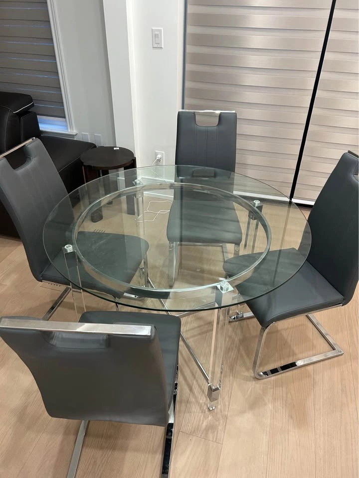 Table and Chairs - photo 2