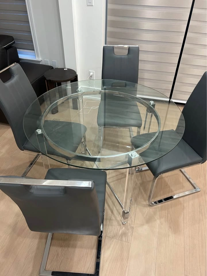 Table and Chairs - photo 3