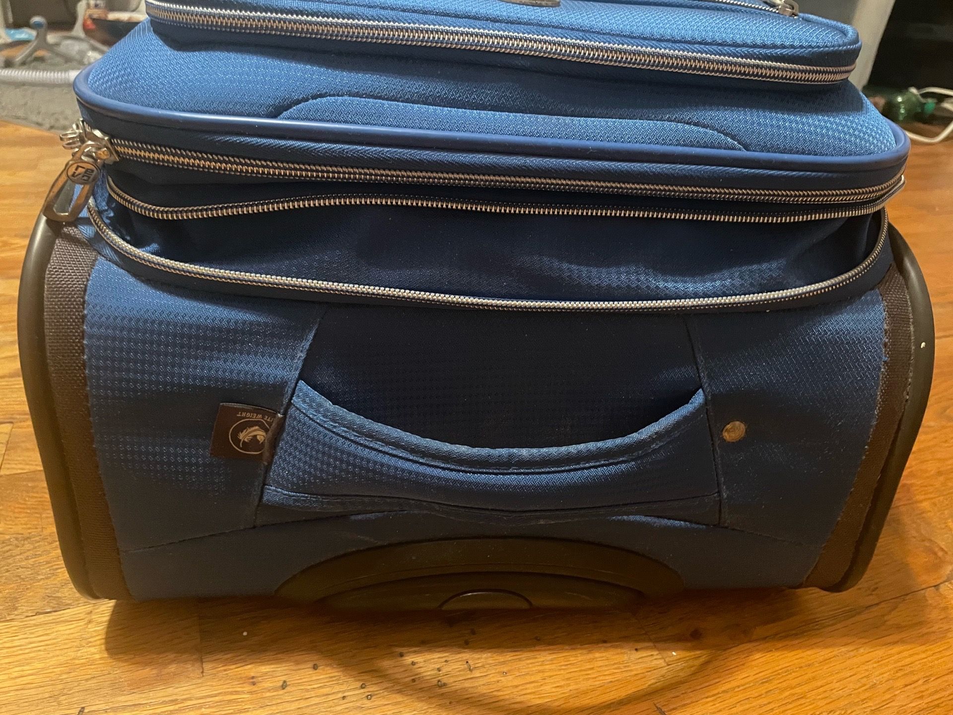 REVO Royal Blue Carry-On Spinner Suitcase - Great Condition - photo 5