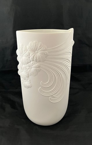 MANFRED FREY Designed Porcelain Vase for A K Kaiser, Germany - photo 3