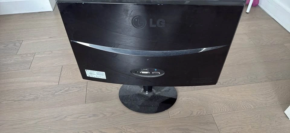 LG Flatron E2240V monitor - photo 2