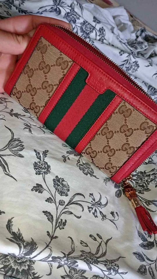 Gucci GG monogram red green stripe zip-around wallet. Vintage