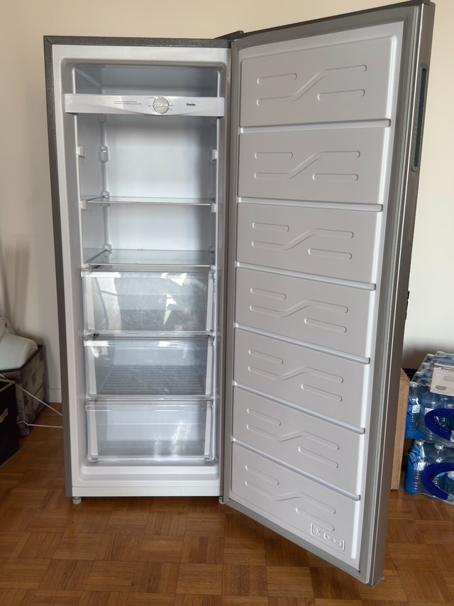 Danby 6.8 cu. ft. Convertible Upright Freezer / Fridge - photo 2
