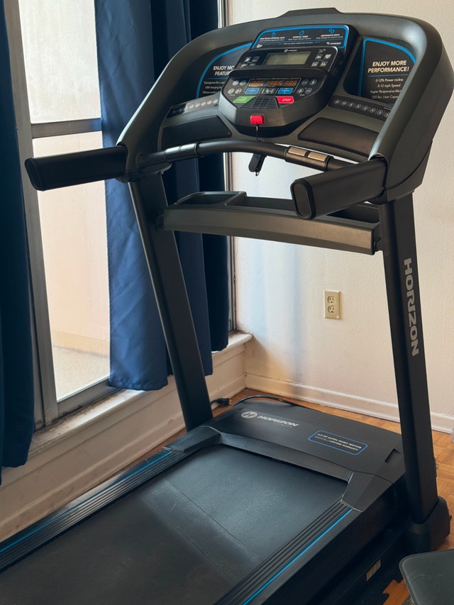 Horizon T303 Treadmill - Folding, 0-12% Power Incline