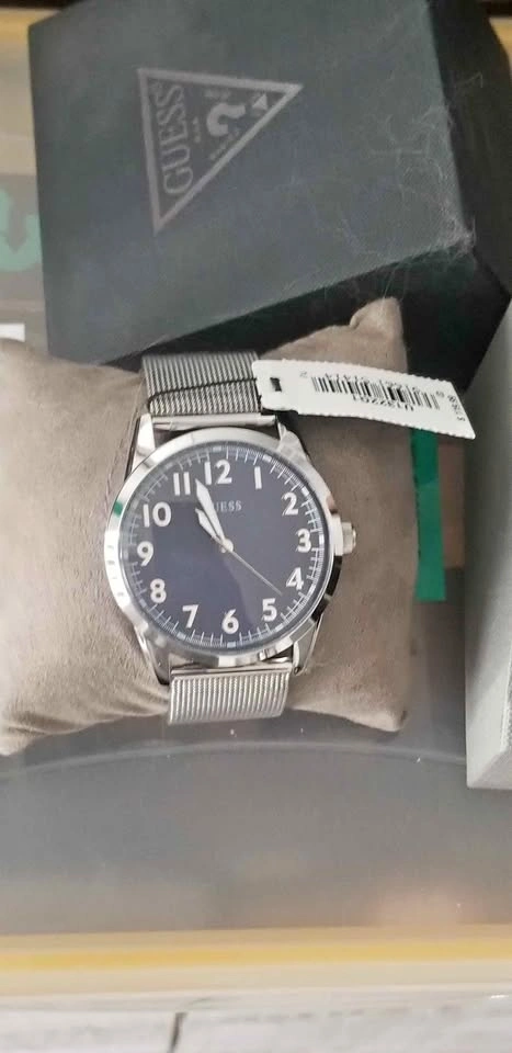 BNIB Guess mens water Resistant(50m) 44mm analog watch U1322G1