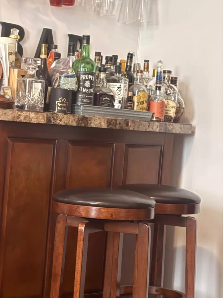 Bar with 2 stools