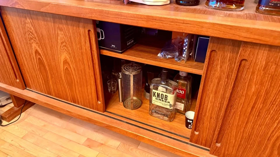 Collector-Grade Vintage Mid-Century Modern Sideboard / Bar - photo 3