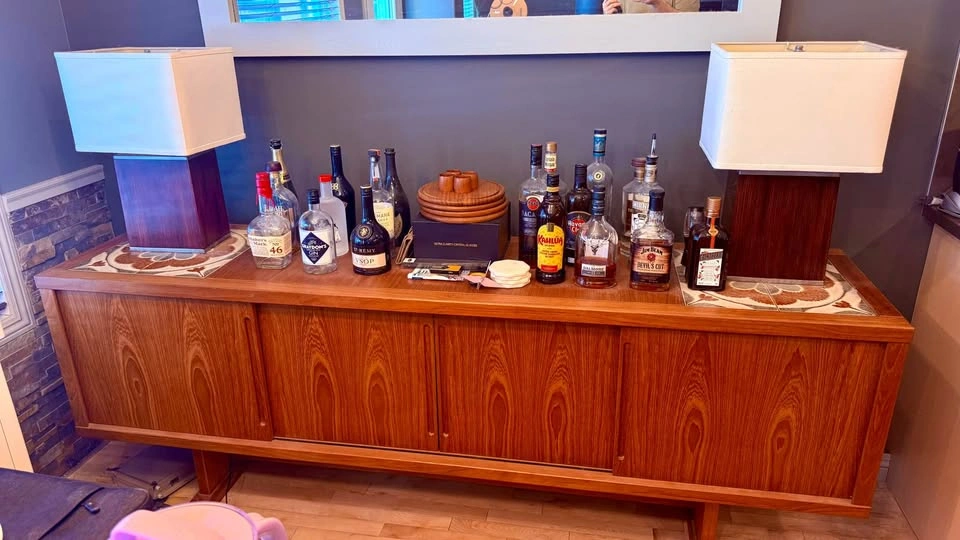Collector-Grade Vintage Mid-Century Modern Sideboard / Bar - photo 4