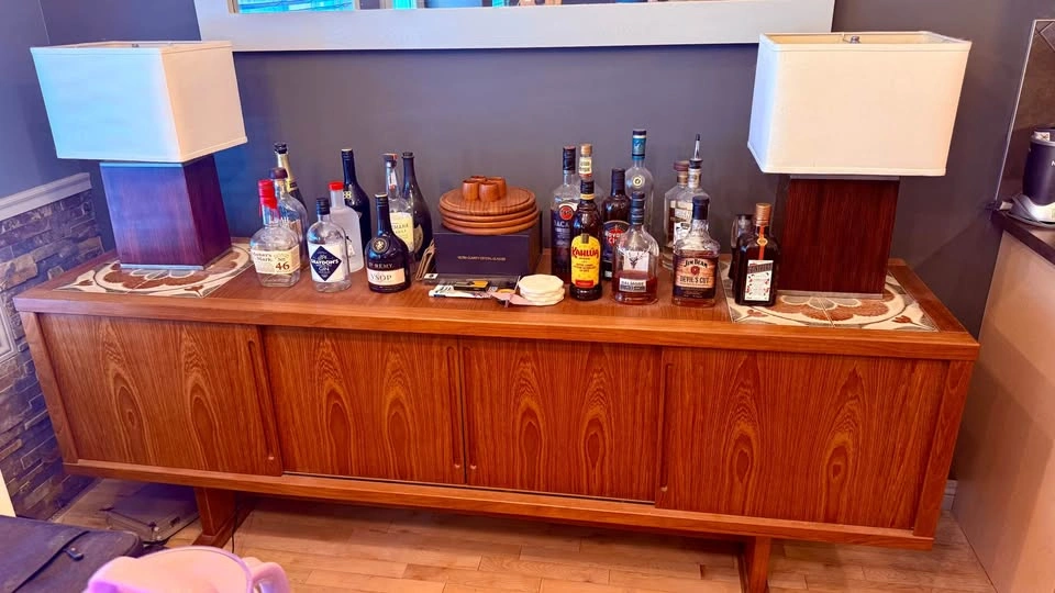 Collector-Grade Vintage Mid-Century Modern Sideboard / Bar - photo 5