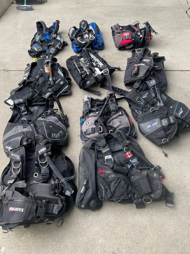 11 scuba BCD's