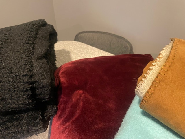 5 soft fuzzy couch throws - photo 2